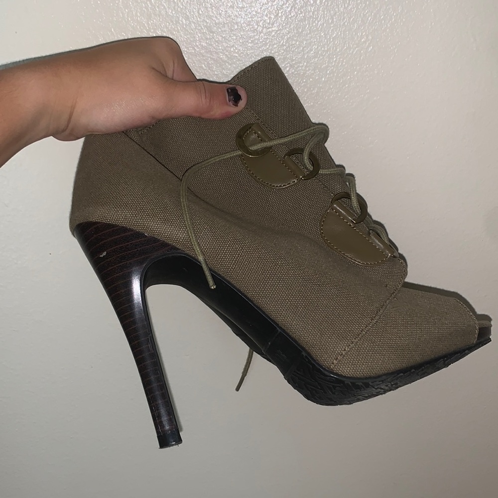 Elle Sz 9 Combat Boot Peep Toe Stiletto heels Army Green
